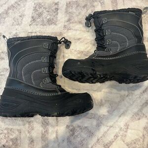 Boys north face snow boots